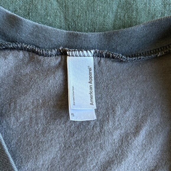 EXTREMELY RARE Tron: Legacy Elite Crew Gift T-Shirt Clu Abides Womens Small HTF - Picture 3 of 5